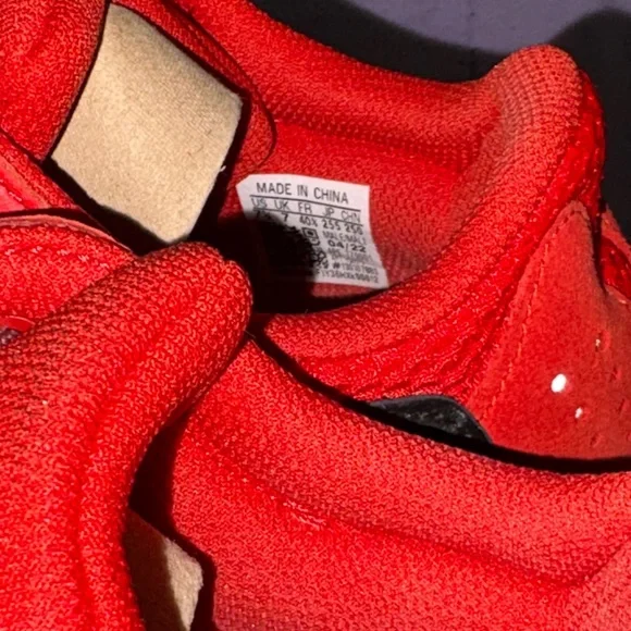 Adidas Yeezy Boost 700 - Picture 7 of 7